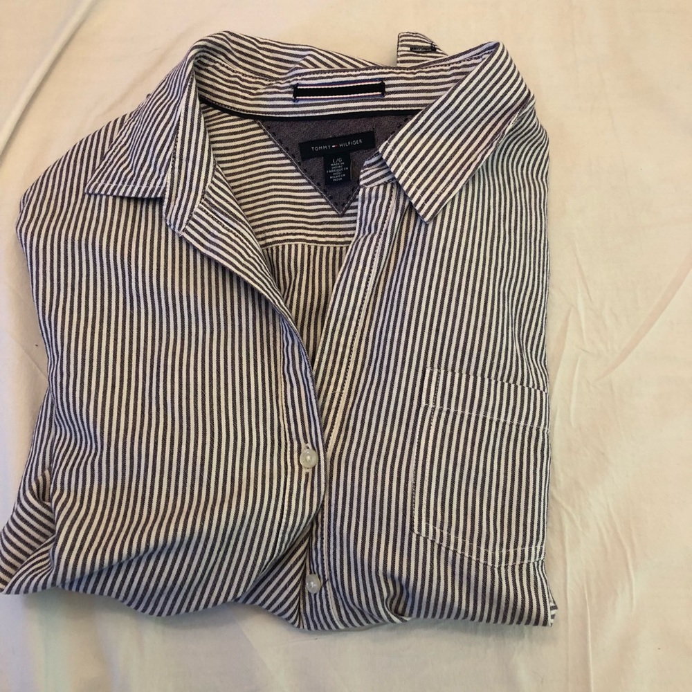 TOMMY HILFIGER PURPLE/WHITE PINSTRIP size large